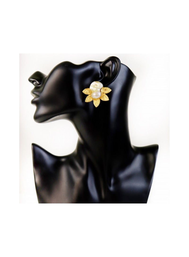 OPI Mother of pearl Earrings