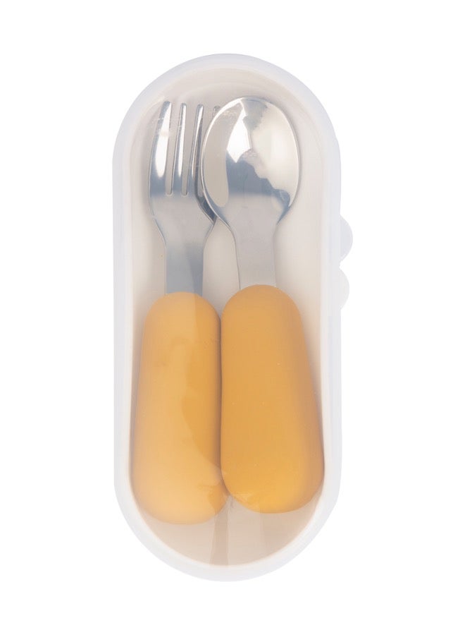 بابيز_بيسك مجموعة أدوات مائدة من الفولاذ المقاوم للصدأ للأطفال الأساسيين مع ملعقة وشوكة، مع علبة سفر - أصفر - Image 5