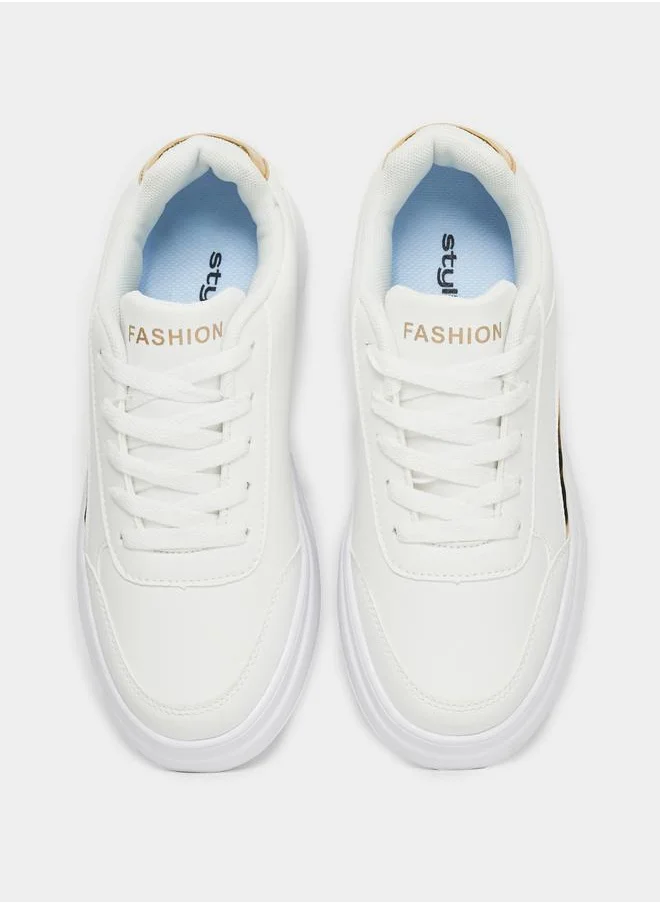 Styli Lining Detail Classic Lace-Up Sneaker