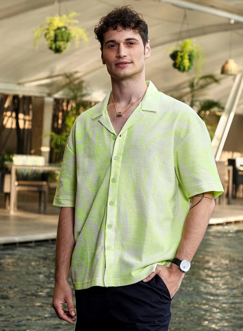Campus Sutra Men's Lime Green & Off-White Blaze Imprint Oversized Shirt