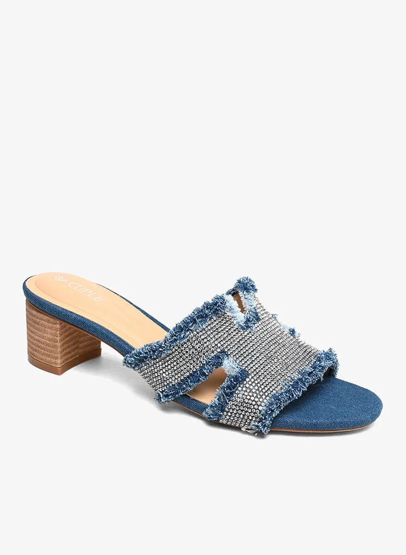 كابلي صندل كعب من الدنيم مزين بالكريستال وحواف مهترئة