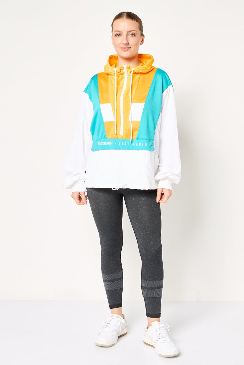 Reebok هودي تدريب طويل الأكمام ريبوك × جيجي حديد للنساء، متعدد الألوان - Image 2