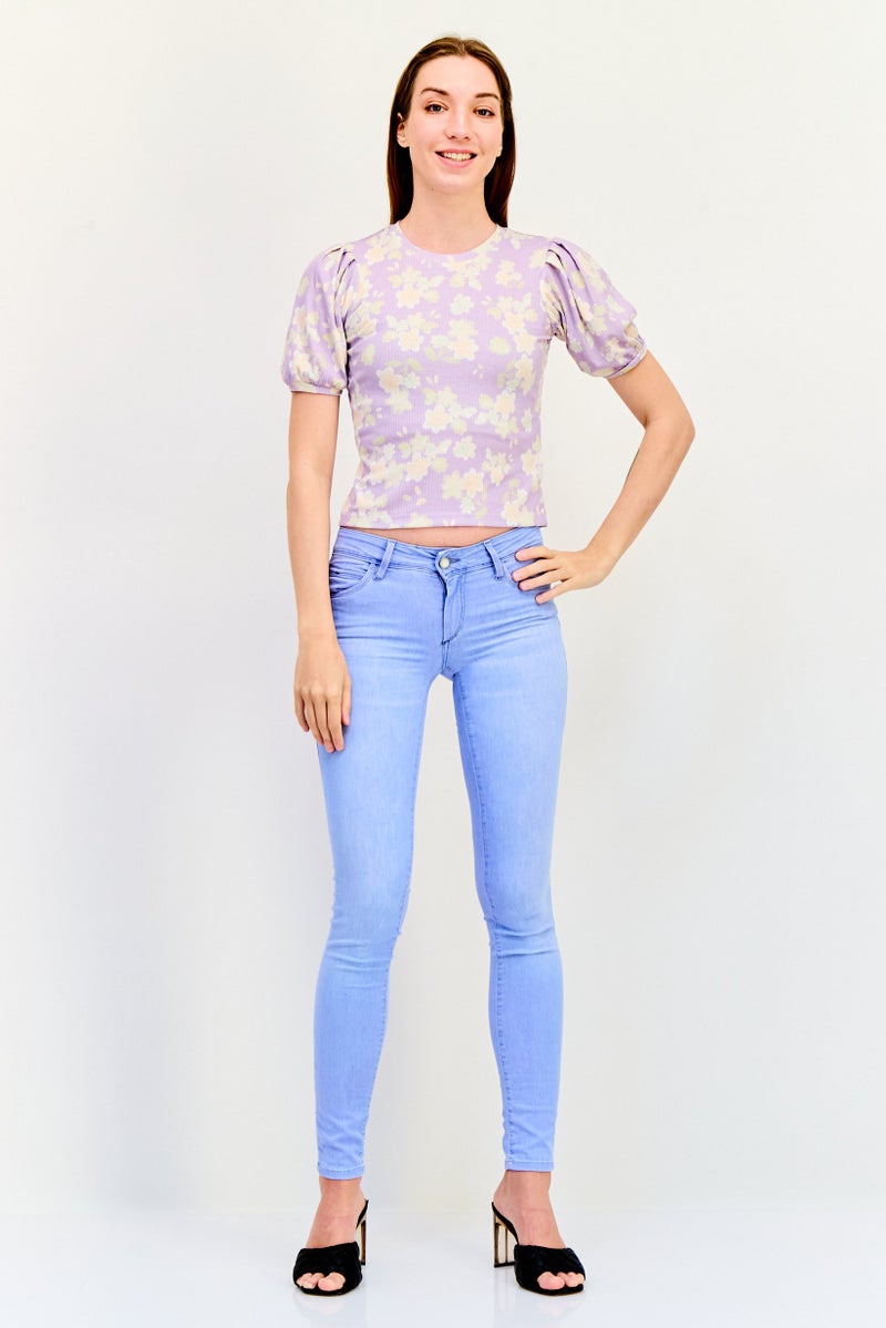 ONLY بلوزة نسائية بأكمام قصيرة وياقة دائرية، مطبوعة بألوان متعددة - Image 3