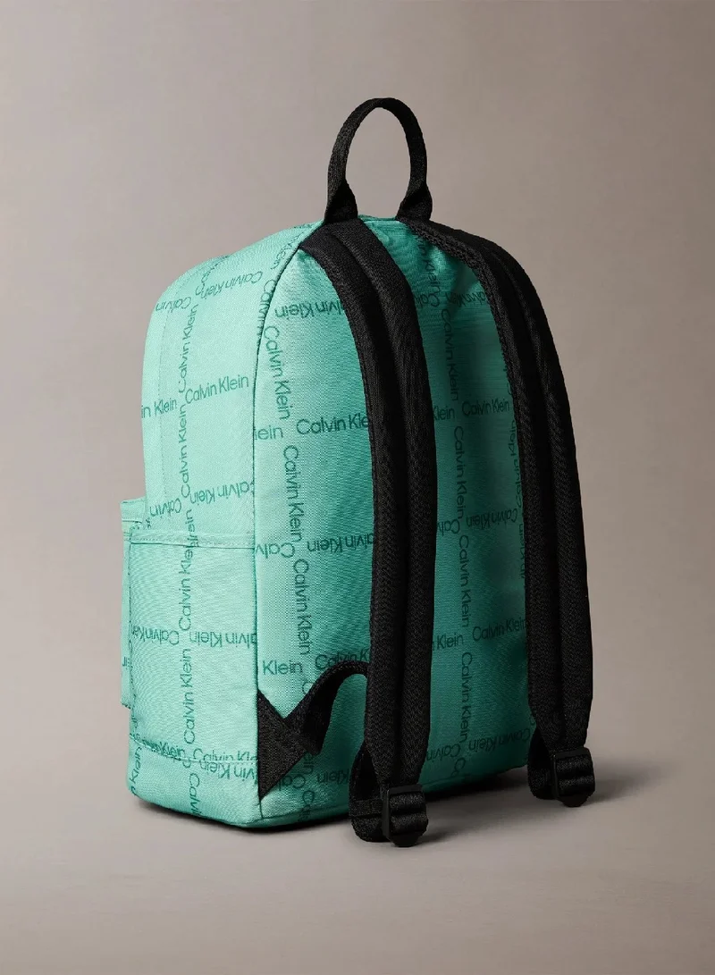 كالفن كلاين جينز شنطة ظهر مزينة بشعار كلفن كلاين للأطفال