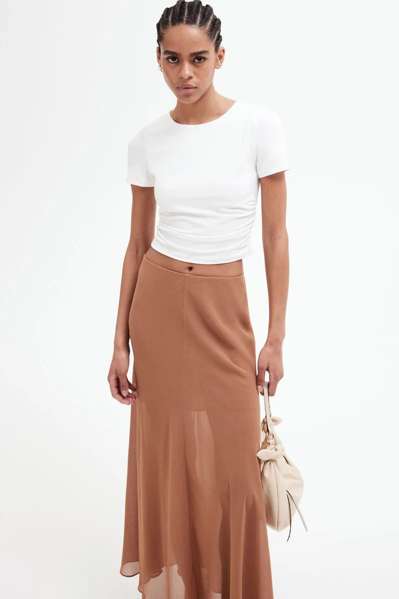 اتش اند ام تي-شيرت بتصميم منسدل