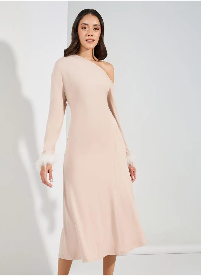 Styli Asymmetric Neck Midi Dress with Faux Fur Detail