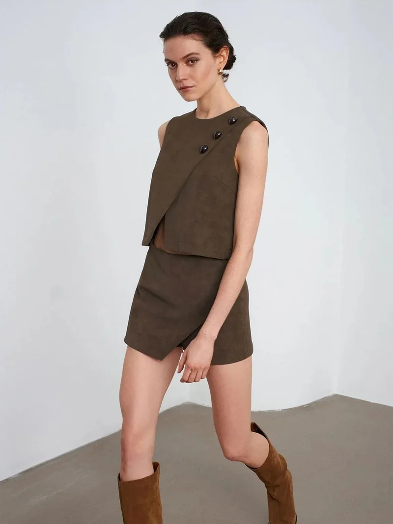 ديلفين DILVIN Crop Faux Leather Button Waistcoat