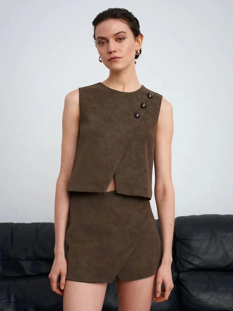 ديلفين DILVIN Crop Faux Leather Button Waistcoat