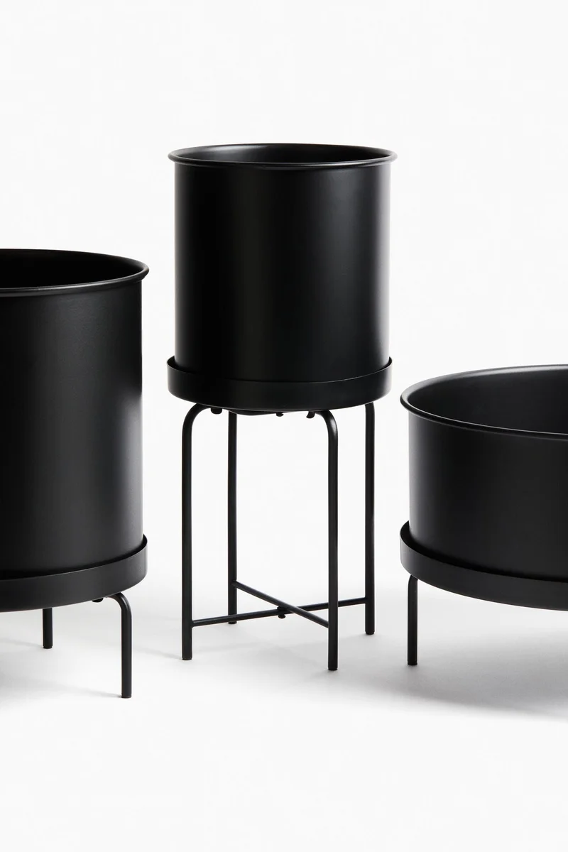 H&M Extra-large iron plant pot and stand