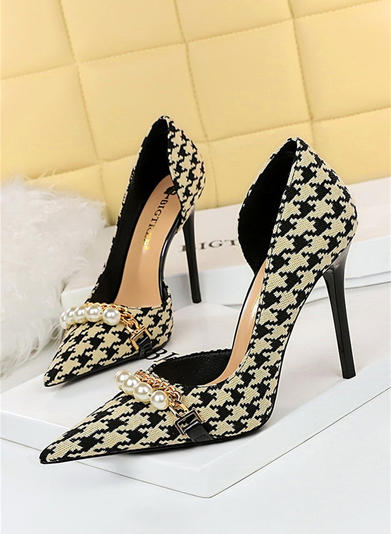 BIGTREE 10.5cm High Heel Plaid Plaid Side Perforated Plaid Pearl Metal Chain Single Shoes Black - Image 1