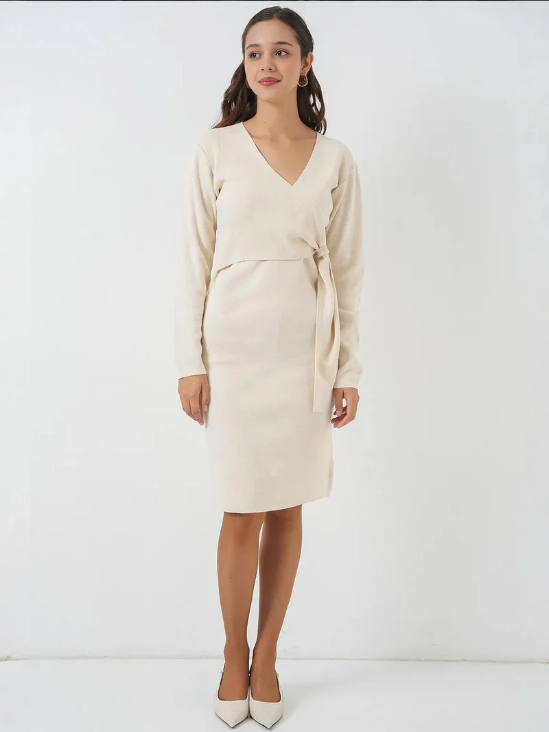 بيغ دارت فستان بودي كون ميدي بياقة على شكل حرف  ورباط