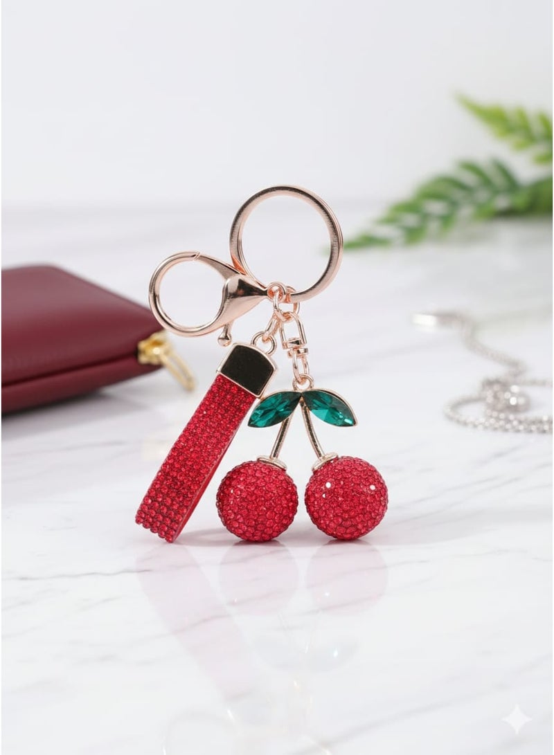 ميدالية "كريستال تشيري" الفاخرة - تعليقة حقيبة مرصعة بالفصوص اللامعة بتصميم حبات الكرز، ذهبي وردي وأحمر ملكي - Image 1