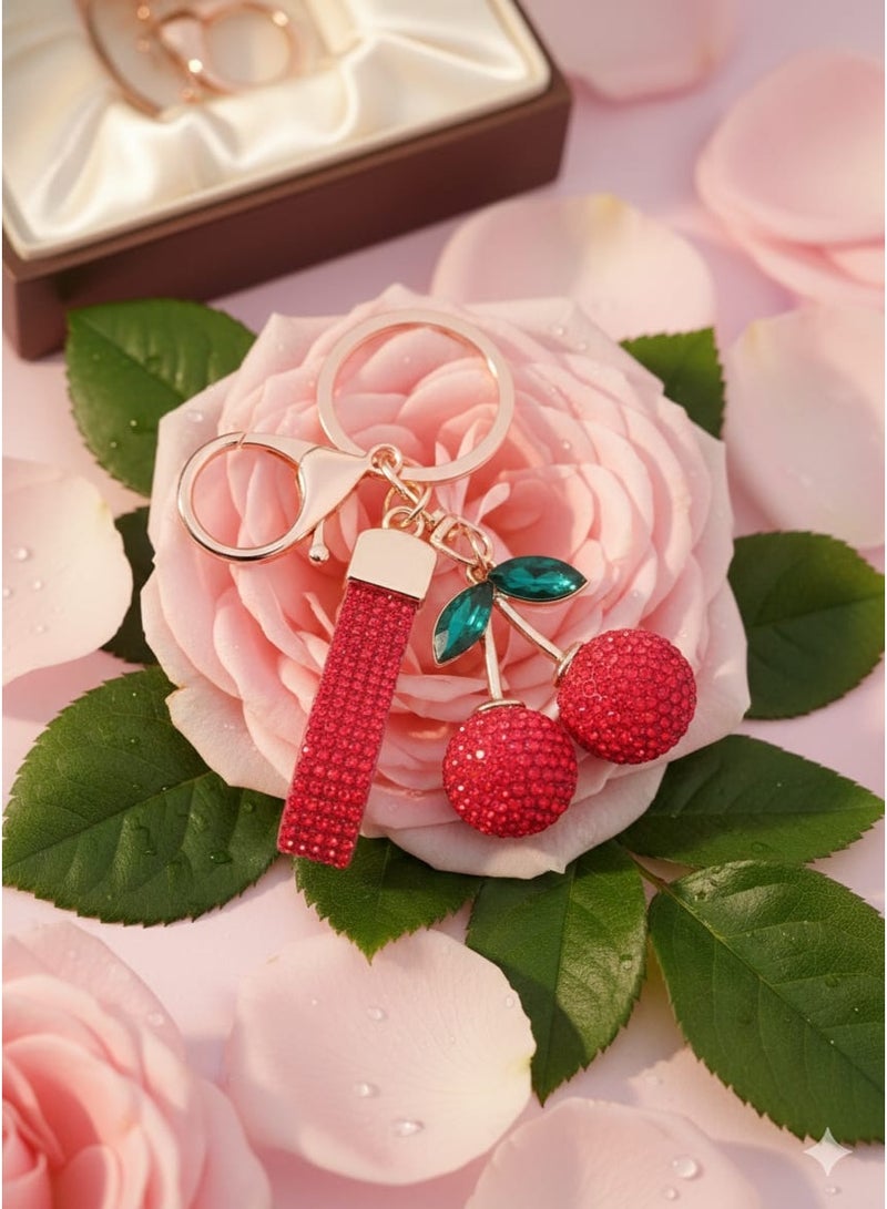 ميدالية "كريستال تشيري" الفاخرة - تعليقة حقيبة مرصعة بالفصوص اللامعة بتصميم حبات الكرز، ذهبي وردي وأحمر ملكي - Image 2