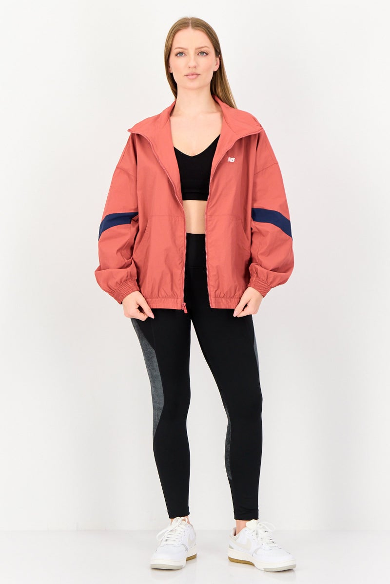 New Balance جاكيت تدريب طويل الأكمام للنساء بتصميم واسع، أحمر - Image 4