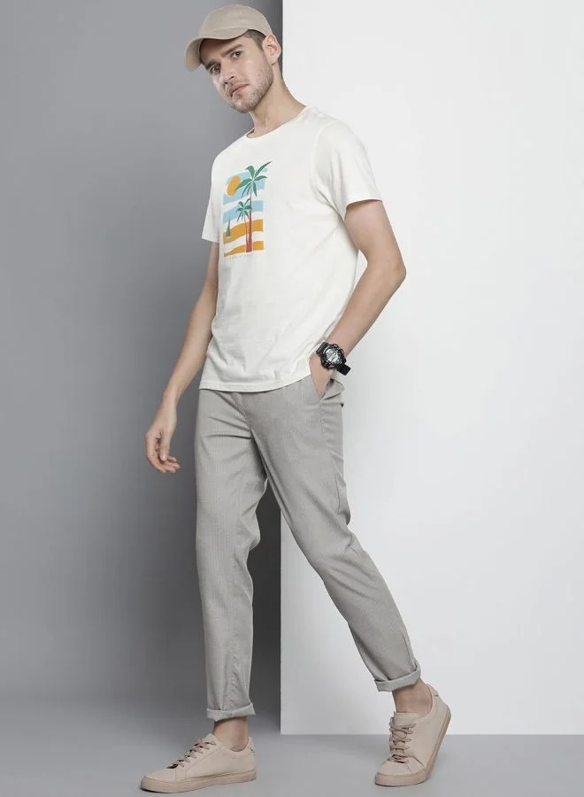 شركة المرآب الهندية Men Regular Fit Self Design Mid-Rise Stretchable Jogger Trousers