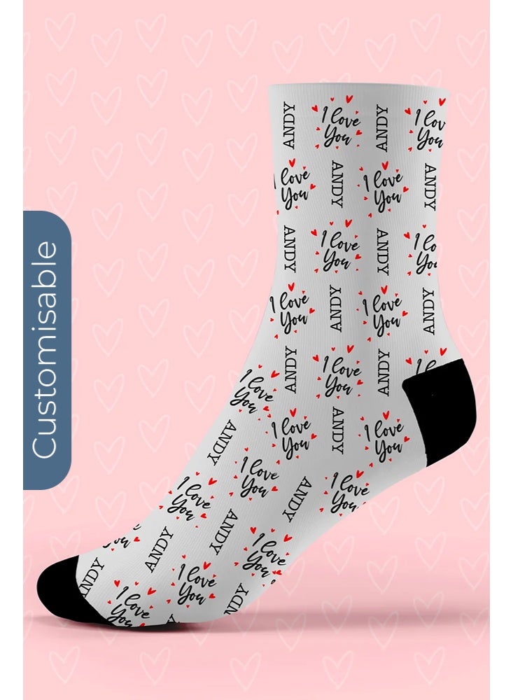 شير ذا لوف  جوارب بيضاء مخصصة باسمك – تصميم الحب والعناق والقلوب - Image 1