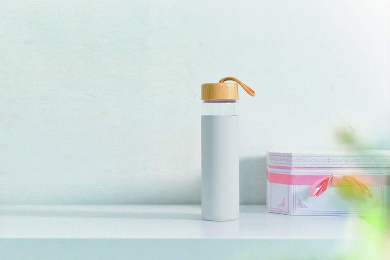 Yomious زجاجة ماء يوميوس 20 أونصة من زجاج البورسليكات مع غطاء من الخيزران وغطاء سيليكون - قابلة لإعادة الاستخدام خالية من BPA - زجاجة شرب زجاجية مع أغطية - زجاجة زجاجية لطيفة للنساء - زجاجة خلط زجاجية مع فرشاة - Image 5