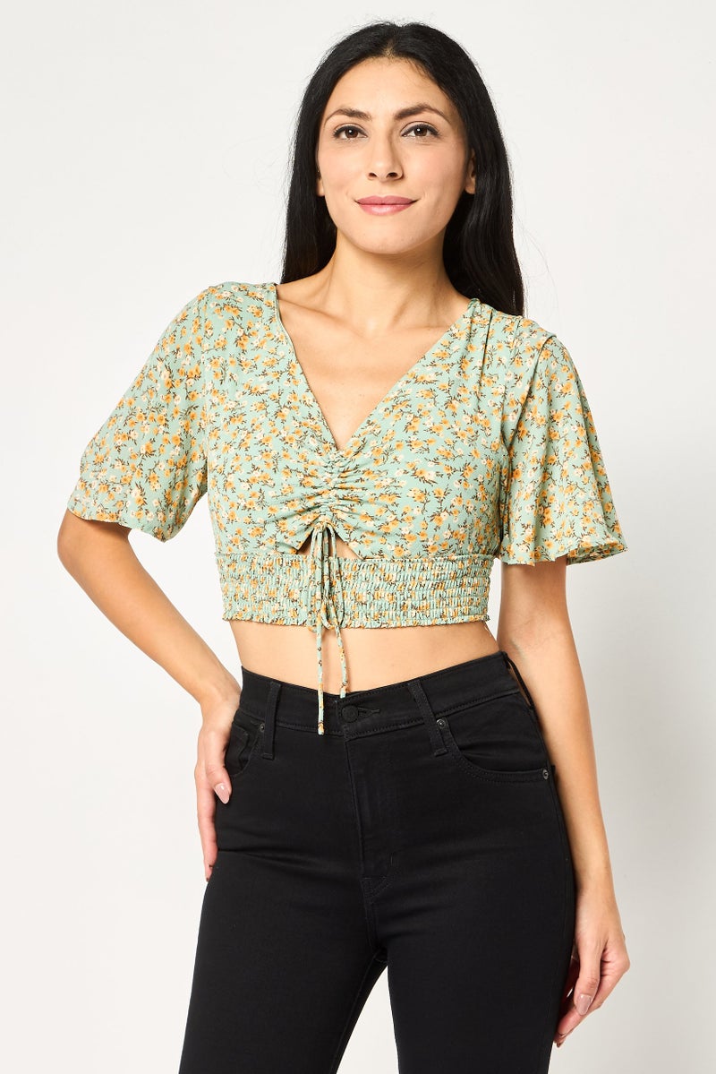 VERO MODA بلوزة نسائية بأكمام جرس وفتحة على شكل V، مطبوعة بأزهار، متعددة الألوان - Image 1