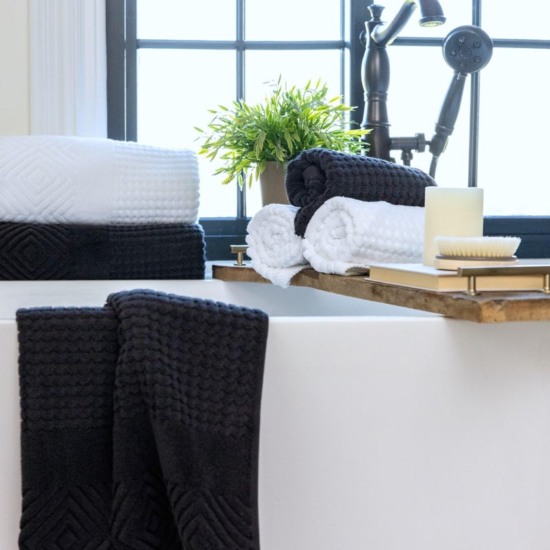 تيكسيري سيلك Texere 100 ٪ من القطن العضوي الماس Jacquard 700 GSM مجموعات منشفة حمام فاخرة - فوترا ناعمة وامتصاص جودة السبا (مناشف دايموند الأسود 4 حمام) - Image 3