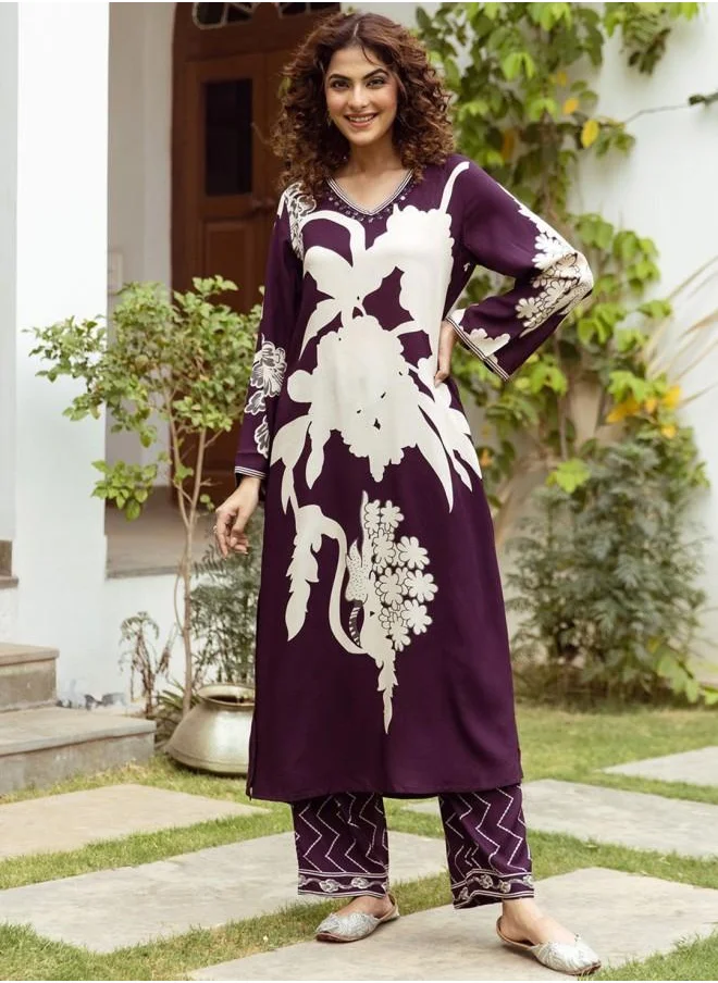آي شين Embroidered Women Purple Rayon Kurta Set with Embroidered pattern Tunic and Palazzo features a Round neckline and Three-Fourth Sleeve secured with Elastic closure and styled in Straight Fit ideal for Festive moments — crafted to elevate your special moments.