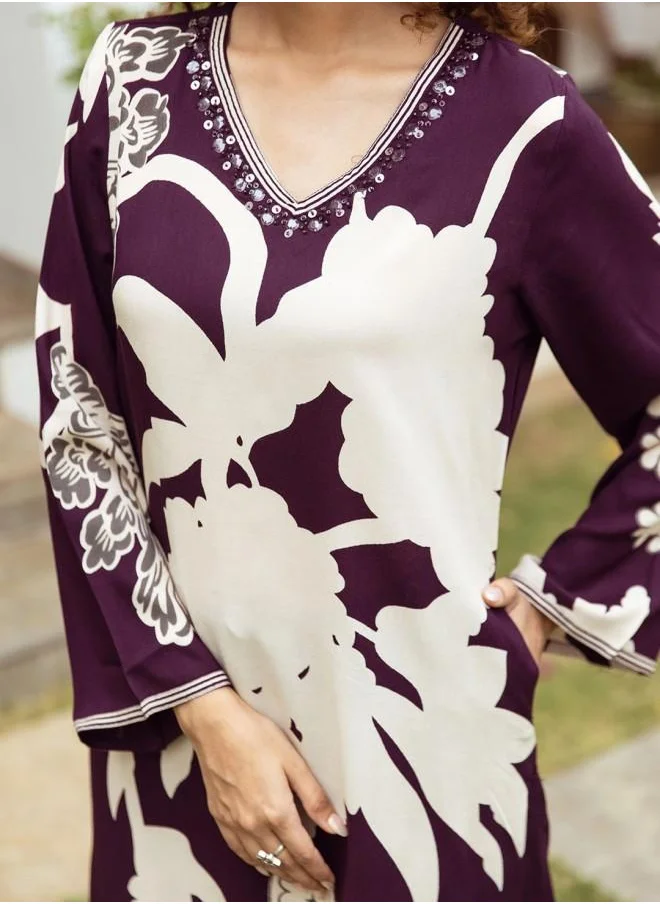 آي شين Embroidered Women Purple Rayon Kurta Set with Embroidered pattern Tunic and Palazzo features a Round neckline and Three-Fourth Sleeve secured with Elastic closure and styled in Straight Fit ideal for Festive moments — crafted to elevate your special moments.