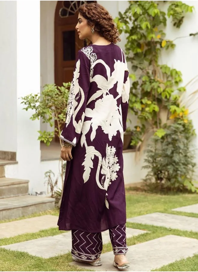 آي شين Embroidered Women Purple Rayon Kurta Set with Embroidered pattern Tunic and Palazzo features a Round neckline and Three-Fourth Sleeve secured with Elastic closure and styled in Straight Fit ideal for Festive moments — crafted to elevate your special moments.