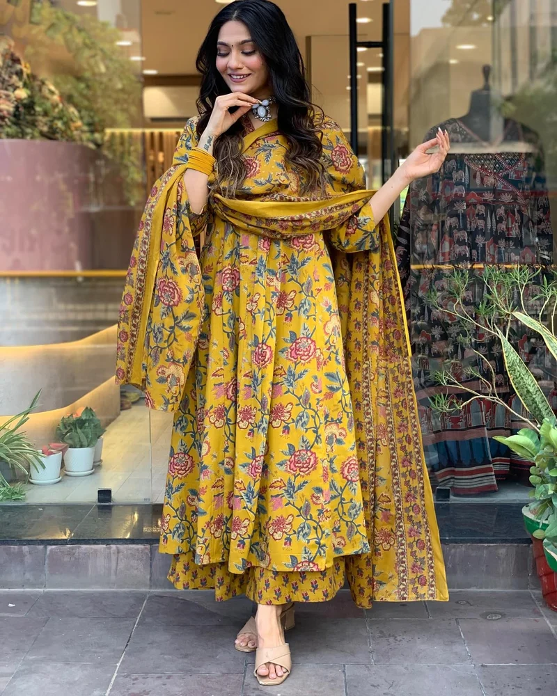 جو سريكي كورتا مطبوعة بمزيج أناركالي من GoSriKi مع بنطال ودوباتا ودوباتا (أصفر GS_3XL_Yellow_XXX-كبير) من وكالة المخابرات المركزية)