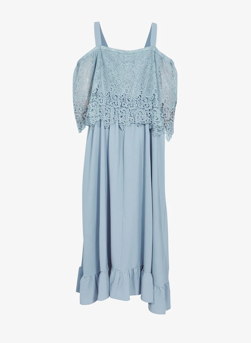 ايلا بلس فستان مكشوف الكتفين