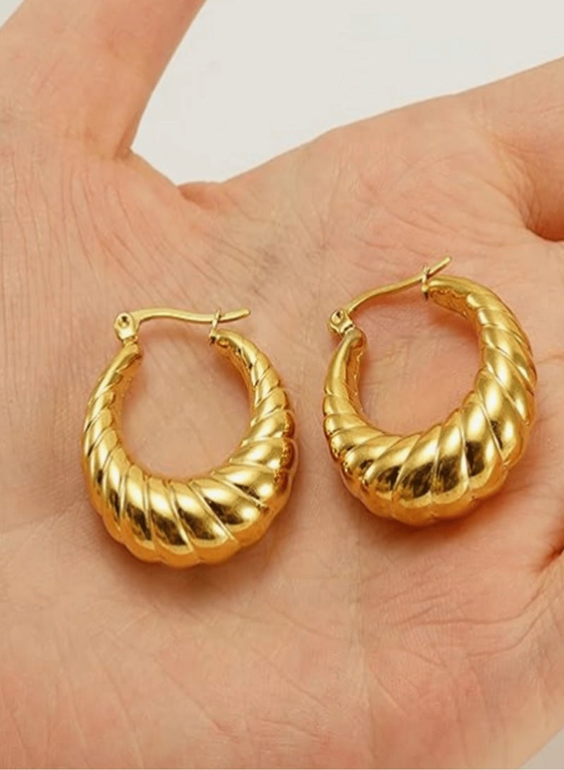 إيكوال حلق اذن نسائي دائري من الاستانلس ستيل أنيق وعالي الجودة باللون الذهبي - Image 3