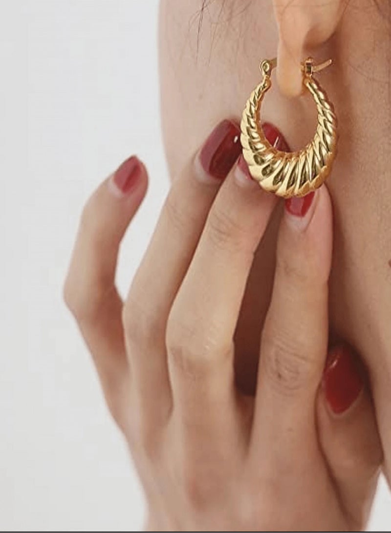 إيكوال حلق اذن نسائي دائري من الاستانلس ستيل أنيق وعالي الجودة باللون الذهبي - Image 4