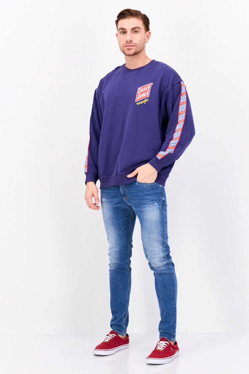 Wrangler سويت شيرت رجالي بأكمام طويلة وياقة دائرية بطبعة جرافيك، أزرق - Image 4