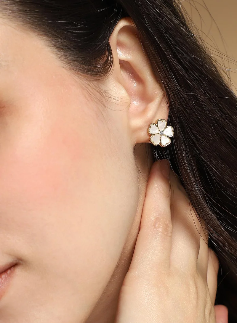 سوهي أقراط نسائية بتصميم الكون بلون أبيض عاجي من حجر صناعي وسبائك معدنية بإغلاق ضاغط للمناسبات الكاجوال والسهرات