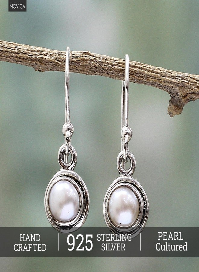 نوفيكا أقراط متدلية من اللؤلؤ المستزرع مصنوعة يدوياً من نوفيكا، مصنوعة من الفضة الإسترلينية من الهند [طول 1.5 بوصة × عرض 0.4 بوصة] "أصفى حب" - Image 2