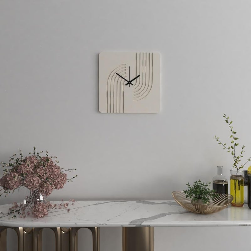 ساعة حائط خشبية بتصميم خطوط انيقة