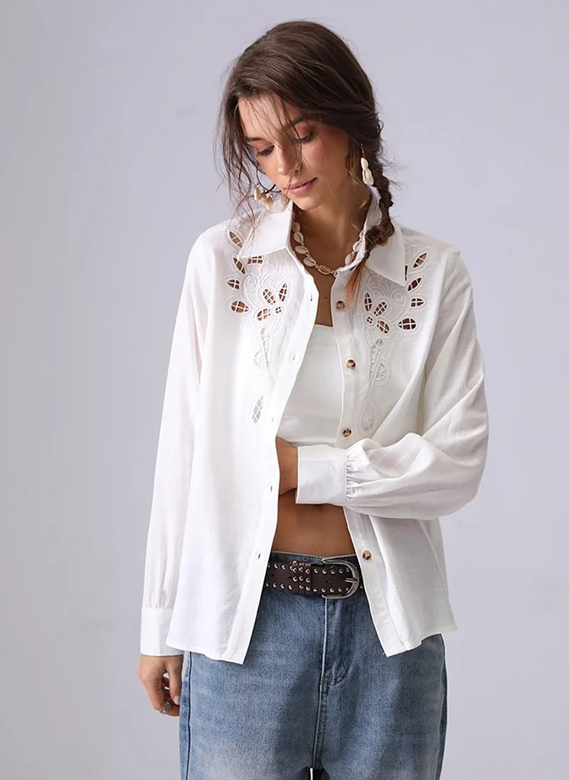 يونيكي Off white Spread Collar Regular Sleeves Relaxed Fit Shirt