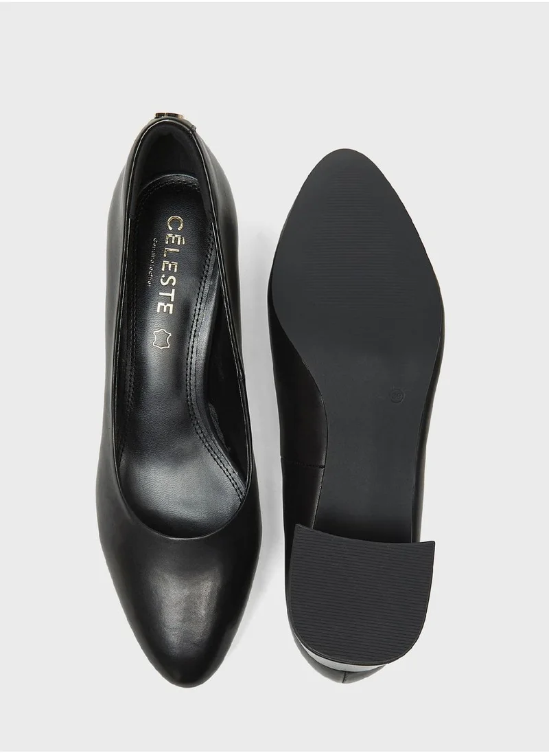 سيليست Pointed Toe Pumps