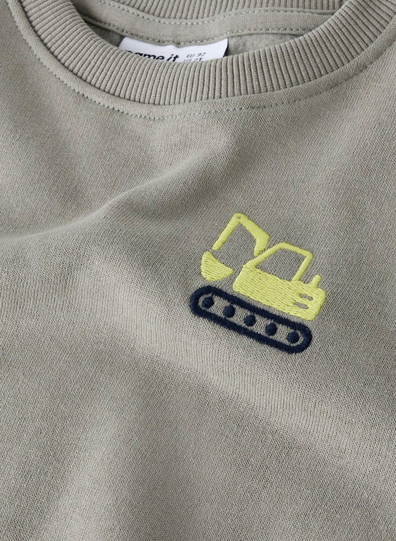 نيم ات سويت شيرت أطفال بياقة مستديرة بطبعة جرافيك - Image 3