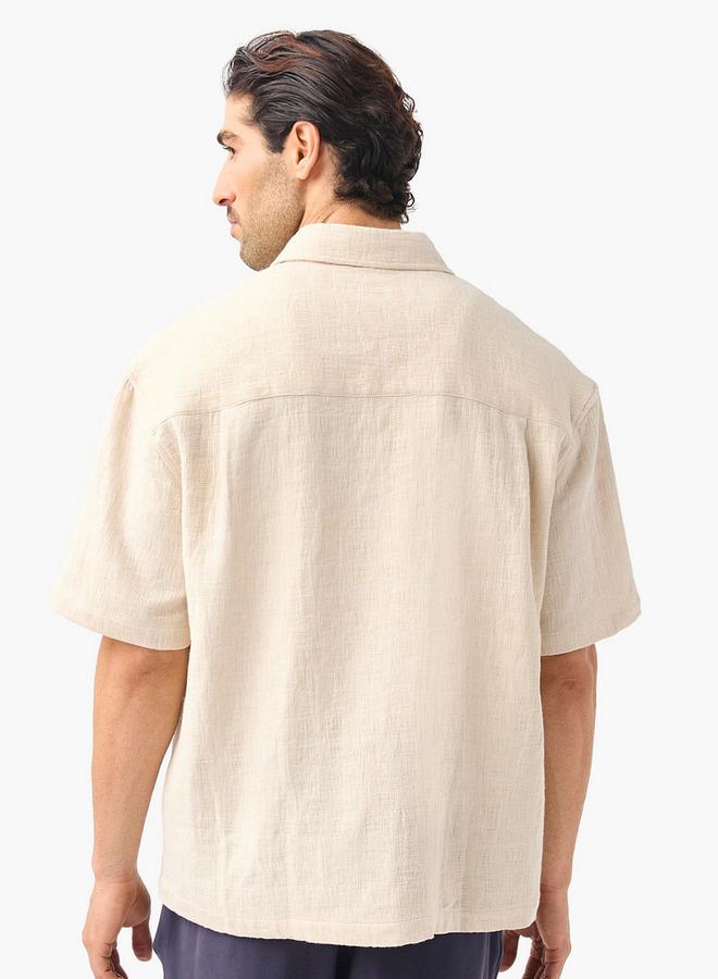 ايكونيك قميص رجالي بأكمام قصيرة بقصة عادية بنقوش مميزة - Image 3