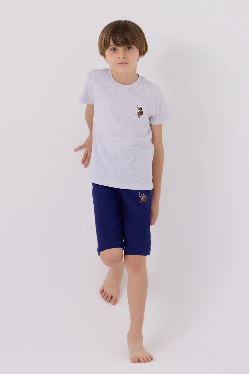 U.S. Polo Assn. طقم برمودا للأولاد أزرق فاتح رمادي  - Image 1