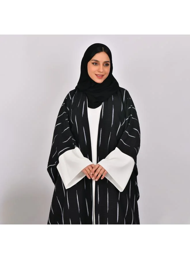 عبايات حوراء عباية بشت بكم واسع باللون الاسود بخطوط بيضاء مع فستان أبيض
