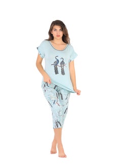 A set of Bermuda pajamas and a T-shirt with a flower and bird print reflects the joy and beauty of summer on your look.