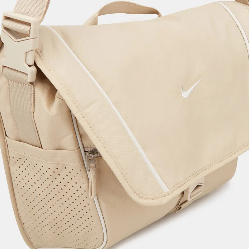 Nike Sportswear Essentials Messenger Bag (15L)