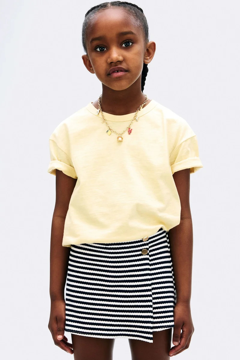 اتش اند ام تنورة بشورت مدمج بملمس بارز