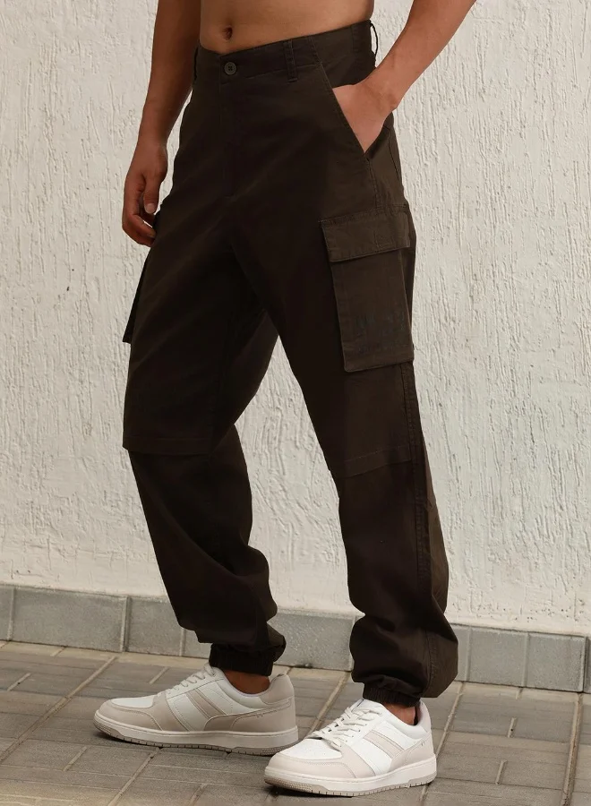 هوبرهولمي Men's Dark Olive Cotton Blend Solid Pattern Full Length Cargo Relaxed Trouser