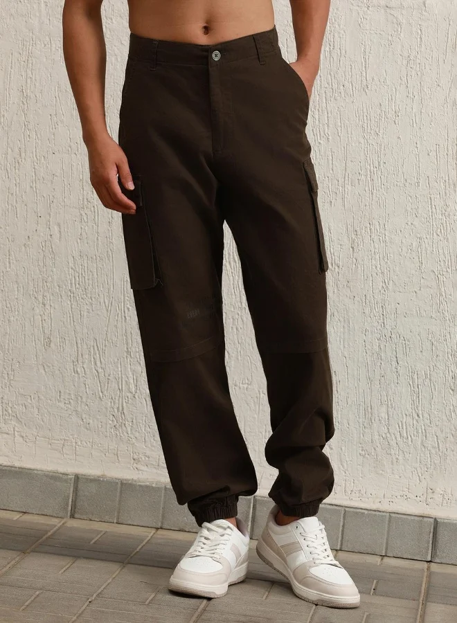 هوبرهولمي Men's Dark Olive Cotton Blend Solid Pattern Full Length Cargo Relaxed Trouser