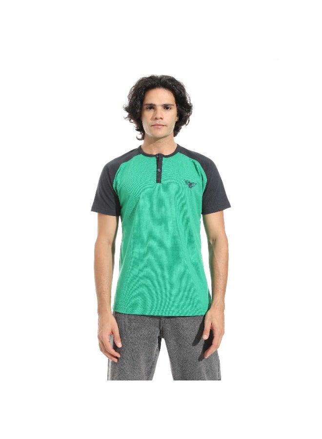 سيزار تيشرت رجالي بولو تطريز علي الصدر و برقبة دائرية - Image 1