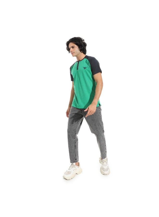 سيزار تيشرت رجالي بولو تطريز علي الصدر و برقبة دائرية - Image 5