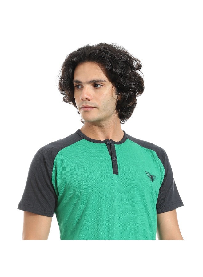 سيزار تيشرت رجالي بولو تطريز علي الصدر و برقبة دائرية - Image 3