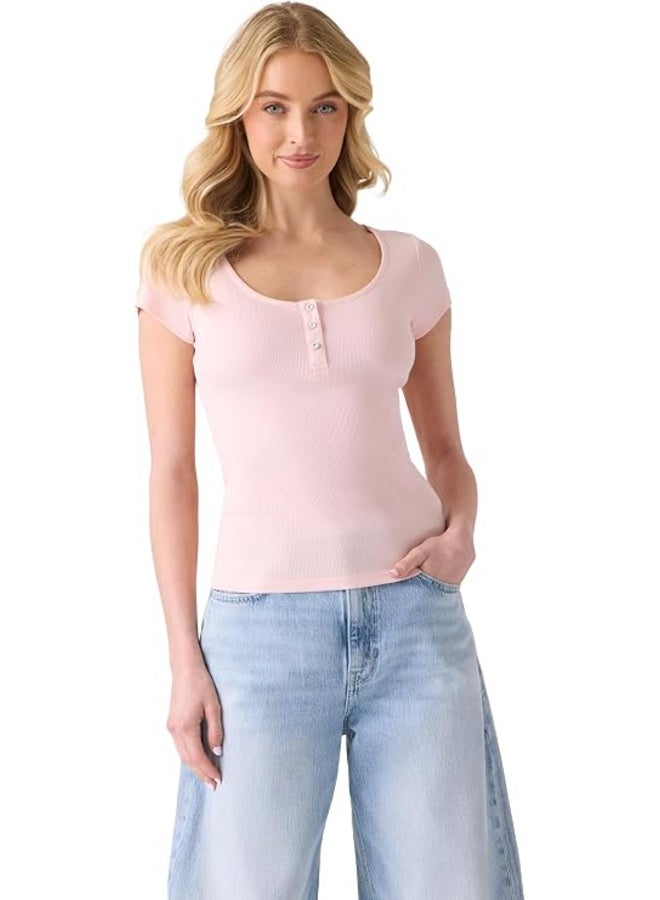 جس تيشيرت نسائي قصير الأكمام من GUESS، موديل Kaylee Rib Henley، لون دريم بينك - Image 1