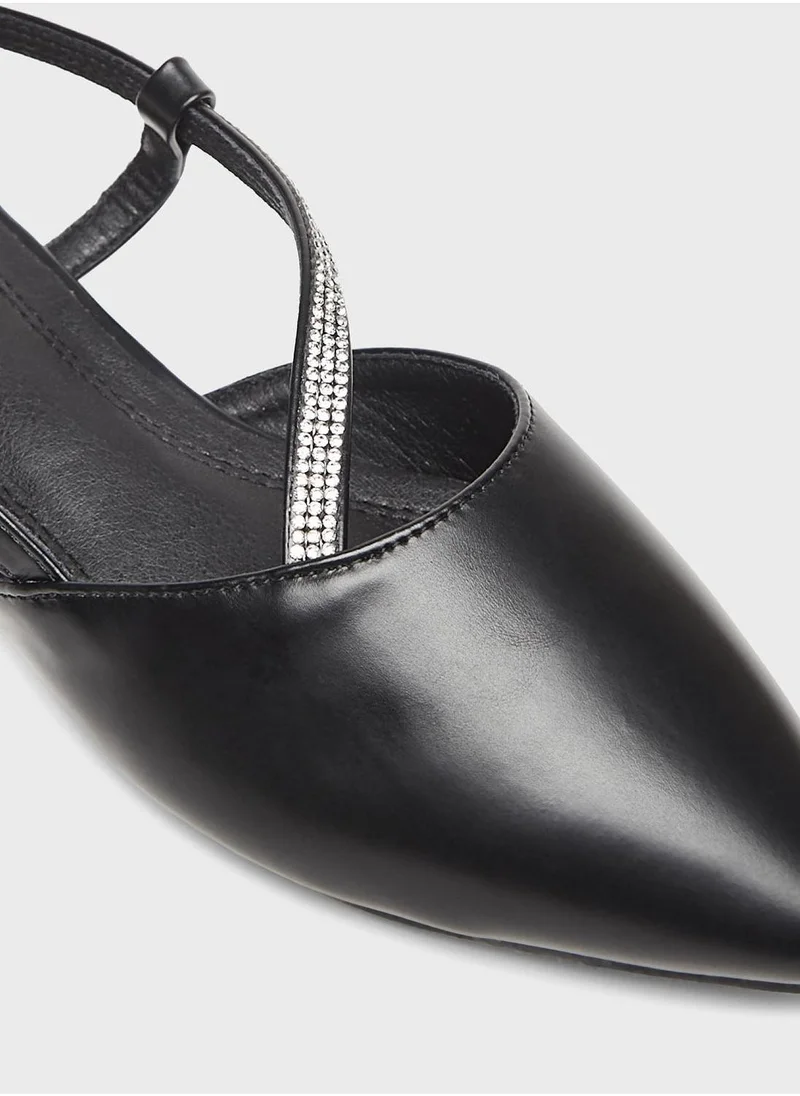 shoexpress Flat Sandals